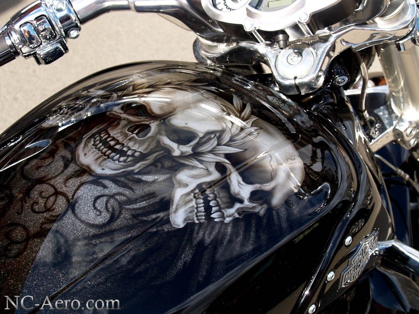 Аэрография на фальшбаке Harley Davidson – Holy Trinity
